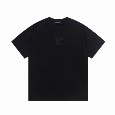 隔天到 louis Vuitton 路易威登 同色字母刺绣 原版面料 官方同款 短袖T恤 同缸染面料 手感非常舒服 春夏最新砖柜同步 时尚又个性 超级百搭好看的