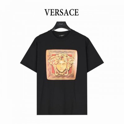 Versace 范思哲 方格美杜莎头像印花Logo短袖T恤 夏季渠道限定新款 简约又不失风格的复古品牌标识， 夏日炸街酷毙了 情侣气质款，两色推荐入手。 客供定