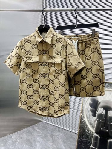 古奇 Gucci 2025Ss春夏新款 休闲 短袖 短裤裤 套装，高端版本！专柜定制面料 透气舒适度高，细节无可挑剔，品牌元素设计理念，体现高品质。手感细腻柔软