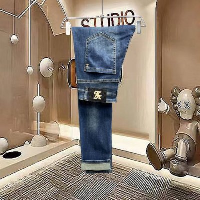 主推.长期有货 Lv 高品质 2025官网高端新品原单少数帅爆牛仔裤 百分百原单 百搭神器 今年最新流行的风格设计款式 采用进口棉花制作成的单宁布 上身舒适 剪