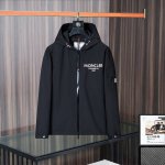 Zhen M*Ncier蒙口最新休闲男款连帽风衣，高品质原版设计和采料，精选双股斜纹防风透气的锦棉面料，柔和透气性强，新潮设置，极具时尚感和实用性，穿着合身舒适