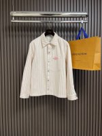 Dior And Hylton Nel 白色棉质牛仔布牛仔外套，这款工装展示来自Dior And Hylton Nel联名系列的Dior For My Real