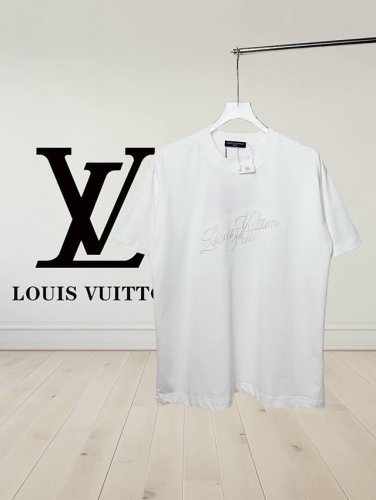 高品质 Louis Vuitton 路易威登 2025新款Logo字母刺绣本色加印花花卉图案圆领短袖T恤 小红书热门爆款｜明星网红同款穿搭 1面料采用32支28