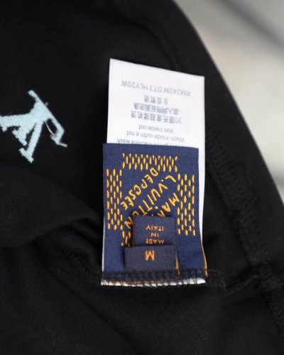 细节图# Louisvuitton 路易威登X草间弥生面孔太阳鱼重工刺绣针织短袖T恤 -重工45W针刺绣，本款棉质 T 恤来自路易威登 X 草间弥生合作系列，向