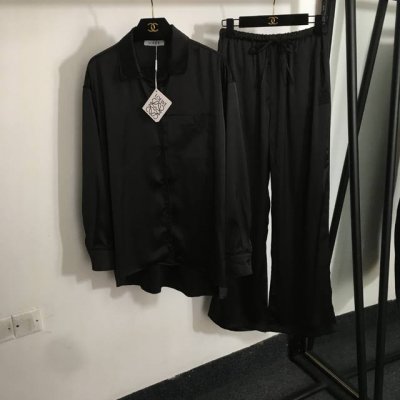 款号20252054 Loew*新款家居风睡衣套装，不规则下摆Logo刺绣单口袋翻领长袖衬衣+松紧腰休闲长裤，黑色，Sml， S码；肩宽50，胸围116，袖长5