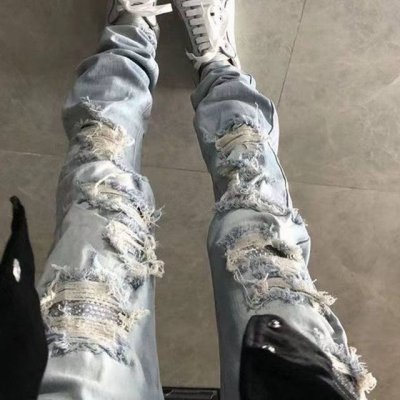 款号Fz3303 自主 Amiri蓝色烫钻破洞牛仔裤长裤 Amiri高街基础破洞紧身弹力牛仔裤长裤 Amiri烫钻Amiri音译为埃米尔，是创始人的名字，Ami
