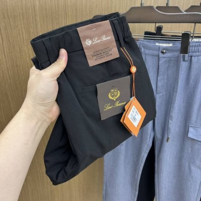 l P2540Ss春夏新品，官网同步有售，男士高端商务休闲西裤，高端进口面料，带弹力，后面采用硅胶字母压胶，五搭配，即经典又时尚，合体裁缝，上身效果无约束感 ，
