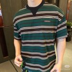 prada 普拉达2025新款字母贴布刺绣条纹撞色短袖T恤男女同款 Prada条纹T恤，经典与时尚的碰撞。深浅绿搭配黑白条纹，独特吸睛。V领巧思，修饰颈部线条