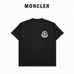 Moncler 蒙口 25Ss胸口徽标印花T恤 简单清爽的款式～有两个色黑色、白色 采用新疆长绒棉32支双股面料 克双纱巧妙的融合了蒙口标志性品牌元素低调精致
