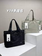 高端操作！Lululemon2025最新款大容量手提式旅行包，多口袋全功能运动健身单肩腋下旅行包！家人一直在推的款式，可单肩，可手提，超大容量，任意出行！ 品名