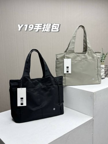 高端操作！Lululemon2025最新款大容量手提式旅行包，多口袋全功能运动健身单肩腋下旅行包！家人一直在推的款式，可单肩，可手提，超大容量，任意出行！ 品名