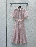 christian Dio*2025Ss新款连衣裙 复古时髦 低调气质又奢华高级！版型百搭不挑人，原版定制科技面料 做工品质看细节。白富美必入！强烈推荐。Sml
