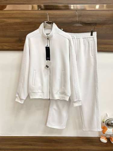 主推衣服P390 裤子P350 Dior 25S春季新款迪奥立领套装，纯棉提花面料高端品牌时尚潮流休闲运动套装细节无可挑剔，品牌元素设计理念，体现高品质。呈现休
