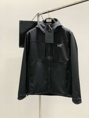 颜色：黑色，米色，深灰，蓝色 P440，Arcteryx 始祖鸟，2025春季Aw新品，时尚休闲绒连帽外套，专柜同步有售，原单狠货，进口原版面料，工艺极度复杂，
