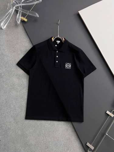loew*25Ss新款Polo，这款Polo衫采用珠地面料制作而成，胸前独家Loewe绣花工艺 ，三标齐全 面料匀均细致柔软 ，穿着舒度适高，轻松打造夏日潮酷感