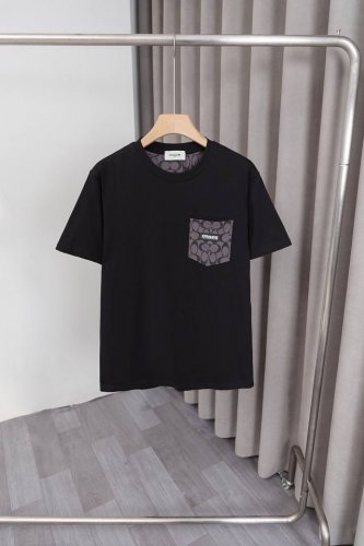 x026 Coach驰25Ss新款T恤，老花系列拼接款+左胸口袋设计，高度定制260克双纱纯棉面料，面料柔软 时尚百搭 男女同款 颜色：黑色，尺码：M～4Xl.