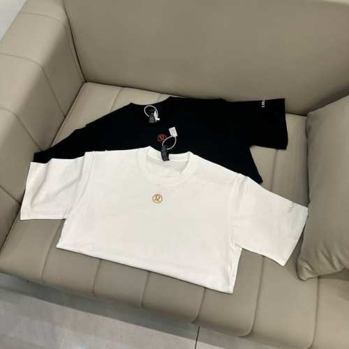 掌柜力荐，贸易公司出北美奥莱订单。 Lululemon 露露乐檬 小Logo绣花袖子立体硅胶印花饱满宽松休闲时尚百搭纯棉吸汗透气短袖T恤。 它区别于常规设计，采