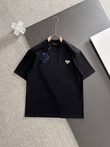 M-3Xl 普拉达 25Ss春夏新款首发专柜最新款短袖圆领T恤 高端订制 设计前卫时尚 品牌Logo重工艺设计 高端定制230克面料.手感柔软.穿着舒适.专柜级