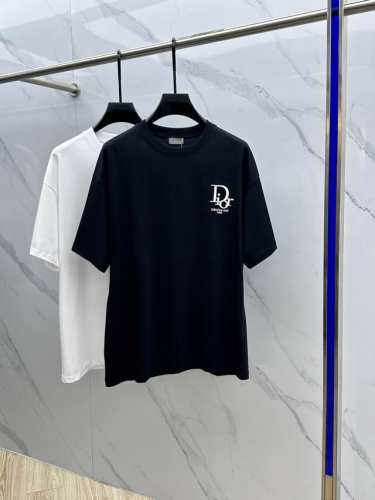 P220 Christian Dior 迪奥 2025Fw春夏新品圆领打底外穿T恤，立体感Logo常规半袖纯棉打底T恤，棉，手感面糯有骨感，柔而有韧性。工艺处理