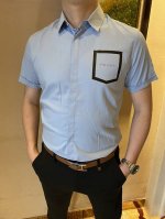 Haiyu prada 今年夏季新款衬衫 官网同步 彰显出现代又个性的时尚魅 上身效果随意搭配都是那么的帅气 采用支定制俯绸棉 高端衬衫专门面料 质感柔软舒适