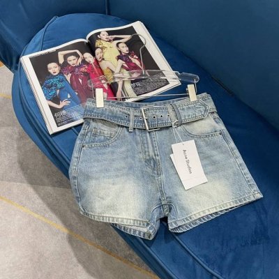 acne Studio*腰带设计徽标牛仔短裤 ，赛络纺面料，酵磨漂喷多位Pp，洗水固色加软，垂直感满分，版型超好，蓝色的牛仔裤一直是时尚界的宠儿，而这款阔腿裤更