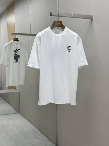 burberry 25Ss春夏新款首发专柜最新款短袖圆领T恤 高端订制 设计前卫时尚 品牌Logo重工艺设计 高端定制230克面料.手感柔软.穿着舒适.专柜级别