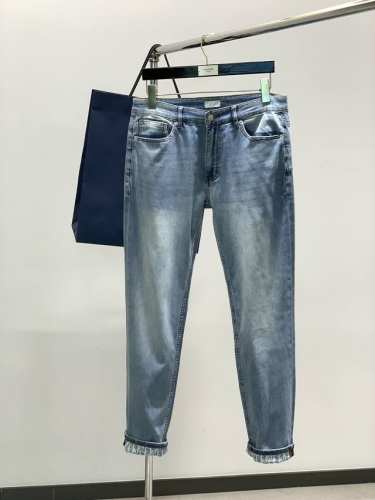 dior 迪奥，2025春季新品，官网专柜同步有售，原单狠货，时尚休闲水洗牛仔裤，超级有范儿的一款牛仔裤，定制原版水洗牛仔面料，顶级印花工艺字母图案装饰Logo