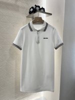 Miumi*2025新品上架 短袖条纹连衣裙 定制Yb朱地全棉材质 质感光泽 透气舒适 翻领短袖连衣裙剪裁 前襟拉链半开襟随心调节 领边和袖口条纹装点 细节给时