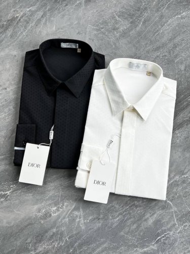 新品 贸易公司洋行货，2025早春新品，属于明星级Top人气的一款单品！Di*R 男士商务休闲时装款纯色长袖衬衫。该款单品整体的设计风格延续了Cd家族一贯的基调