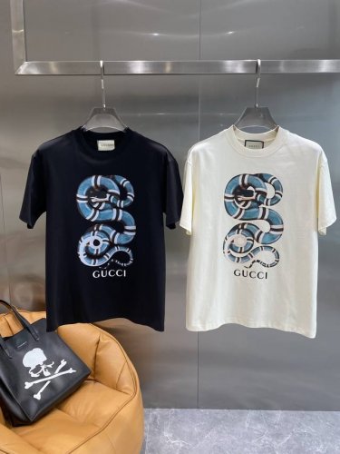 古家 Gucci短袖 胸前这条蓝白相间的蛇形图案，栩栩如生，神秘又独特，搭配下方的“Gucci”字样，时尚感爆棚 。面料柔软舒适，亲肤透气，S-Xxxl 隔天