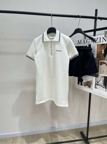 M白色太空棉polo短袖裙 ，面料：太空棉 颜色：米白色 * ｜半拉链polo连衣裙 25Ss春夏季新款上新！ 翻领系扣短袖半拉链polo连衣裙学院风减龄！ 直