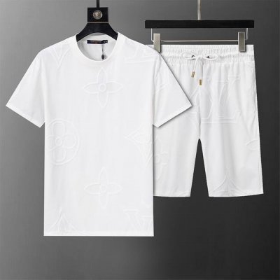 Louis Vuitton 路易威登 2025年春夏新款男装休闲短袖套装，提花面料，款式时尚又 帅气，面料舒适，做工严谨 ，走线工整。上身效果好 码数 M-3X