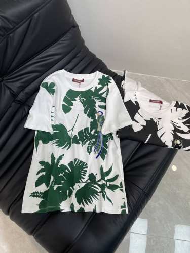 max Mar*｜2025新品 饰以高品质印花 刺绣 订珠工艺 精致 清雅 脱俗 减龄柔美 一件成衣工艺繁琐耗时 呈现品质单品 上身洋气时髦 颜色清爽减龄 推荐