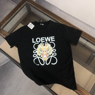 Loewe 罗意威 25春夏最新龙年限定系列短袖T恤 龙 重登场 高端休闲短袖T恤，色彩丰富定制纯棉面料，立体的同时又不会有闷湿感～舒适性与透气性兼优可亲肤，柔