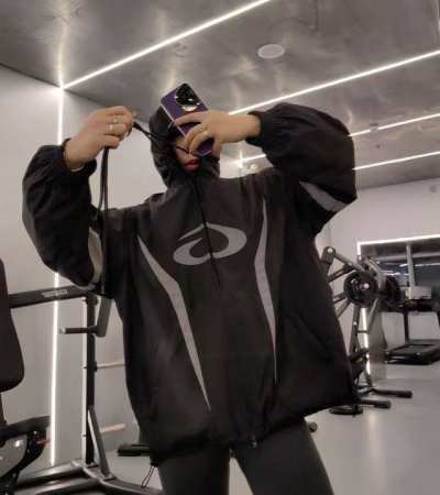 8330# Balenciaga Loop Sports Icon运动套装 最高版本 进口尼龙功能性面料，经纬三线混纺，手感舒适透气。采用3D立体剪裁，前胸Lo