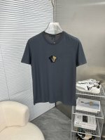 versace范思哲 2025春夏新款男士圆领短袖系列出货 简洁时尚百搭 高端品质 定制进口高定面料 穿着舒适 透气 档次高很有质感 简单大方得体 时尚不失个性