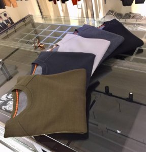 P330H家胖哥哥福音2560秋冬新品高品质卫衣上线！清新自然 纯进口定制羊毛欧棉混纺面料！后背落肩处皮质拼接设计！版型穿着超赞 螺纹拼接处都非常严谨考究 绝对
