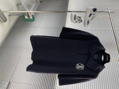 gvc Hg签名提花Polo衫 采用50支纯棉毛纱，16针进口细针织出，成衣效果轻薄透气，翻领设计风格搭配10*10龟背贴合。 Hubert De Givenc