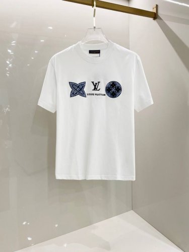 louisvuitton 路易威登 2025Ss春夏新品 牙刷秀工艺短袖，顶级的有机棉质混纺，超级柔软且具有韧性，透气感也是绝佳。，背后贴布标识点缀，立体Log
