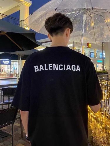 balenciaga巴黎世家 高克重纯棉直筒T恤前后字母印花短袖情侣款 color: 黑色 Size: M-Xl m 肩宽50 胸围110 衣长 Cm l 肩宽