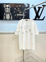 款号141 Louis Vuitton Lv路易威登经典老Logo贴布绣喷马骝炒盐重工艺短袖 采用300G纯棉双纱面料 上身舒适柔软 贴布刺绣重工艺短袖 做工非