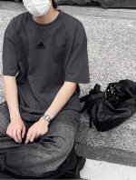 adidas阿迪达斯 高克重纯棉直筒黑标T恤短袖情侣款 Color: 碳灰色 Size: M-Xl M 肩宽49 胸围114 衣长 Cm L 肩宽50 胸围11