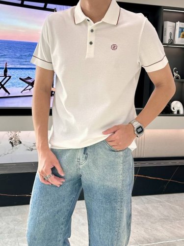 杰尼亚 2025春夏 官网同步 熟男 轻熟男 最爱款式 经典大气百搭商务休闲polo领T恤 采用进口双丝光珠地棉面料 舒适透气 质感细腻 超柔软亲肤触感！翻领设
