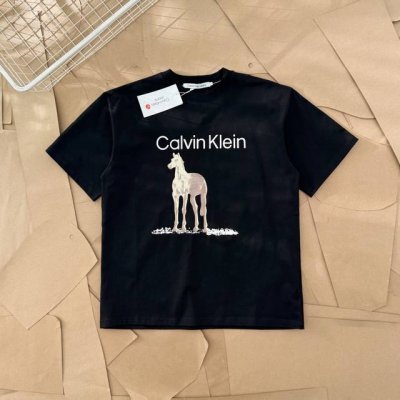 calvin Klein Ck夏季马字母印花短袖T恤 514 -面料采用280G双纱爽滑棉，双纱的质感加上爽滑手感，面料整体重磅舒适，细节还原原版一比一，亲测上