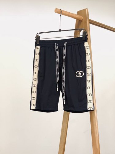 gucci 古驰 2025Ss春夏新品 休闲运动短裤，两侧织带设计，用色彩点亮生活。独特G家风格 是海边的时尚密码。每一道线条，都是对自由的勾勒。优质面料贴合肌