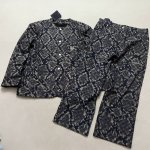 上衣 长裤 Lv牛仔套装西服 ps：上衣西服带垫肩 口袋定制缝合绣花字母 外套和长裤的扣子均带字母及Logo 定制长裤皮牌
