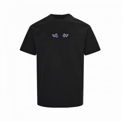 Givenchy 纪梵希 25Ss 水钻猫眼刺绣短袖 采用100%棉质面料，柔软透气，让你在夏日里尽享舒适。 胸前手工宝石猫眼设计，睫毛使用闪亮金银线，是双眼更
