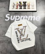 Lv 25春季秀场限定笑脸Logo浮雕短袖T恤短袖系列 专柜款复古情侣 印花短袖T落肩袖 重磅280G精梳棉材质 透气舒适 版型宽松 进口外贸级专柜印花，随意搓