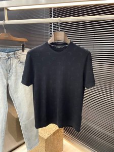 Givenchy- 纪梵希 系列 Vip高级定制 2025春夏季新款短袖 百搭款式 任何人都可以轻松驾驭 面料全订制 高定一等品伊力特面料 面料手感柔软 上身舒