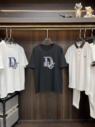 主推 Dior 独家专供秋季新款迪奥时尚休闲圆领短袖 高密度320克纯棉面料 高级密针刺绣 高端欧版原单T恤 潮流时尚休闲半袖 透气舒适度高 细节无可挑剔 品牌